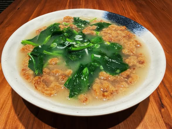Pea Shoot Soup with Crispy Pork (豆苗小酥肉汤)
